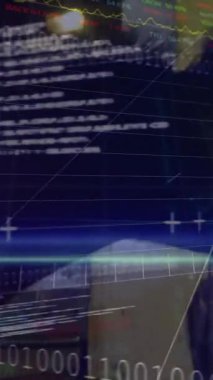 Ahırda at üstünde finansal veri işleme animasyonu. Atlar, iş dünyası, bağlantılar, hesaplama ve veri işleme kavramı dijital olarak oluşturulmuş video.