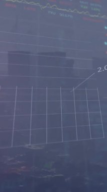 Şehir dışında veri işleme ve borsa animasyonları. Küresel iş ve dijital arayüz kavramı, dijital olarak oluşturulmuş video.
