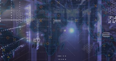 Veri merkezi koridoru, sunucu dolapları, LED ışıkları ve dijital dünya haritası ile gösteriliyor. Teknoloji, siber güvenlik, dijital, fütüristik, ağ, yenilik, altyapı