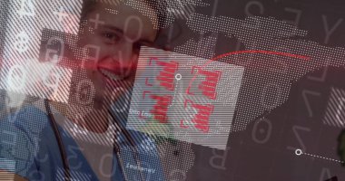 Gülümseyen doktor steteskopla dijital arayüz gösteriyor, kırmızı çizelgeler, dünya haritası, kopyalama alanı. Teknoloji, sağlık, yenilik, dijital, teletıp, veri görselleştirme, profesyonellik