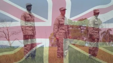 Dikkat dikkat, askerler geçit törenine giren İngiliz bayrağını öne doğru çeviriyorlar. Askeri, disiplin, birlik, kamuflaj, cesaret, vatanseverlik, profesyonellik.