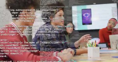 Tasarımcı, renk çarkını arızalı kod eşleşmesinin ortasında onu vitrin paletine döndürerek kaldırır. İşbirliği, yaratıcılık, çeşitlilik, yenilik, teknoloji, takım çalışması, beyin fırtınası