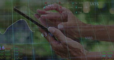 Borsa grafikleri ve kalp sembolleriyle dijital ticaret platformunda akıllı telefonu dinliyorsunuz. Teknoloji, finans, analitik, modern, profesyonel, yatırım, veri görselleştirme