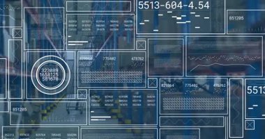 Depo koridorunda merdiven kayıyor dijital paneller kayıyor envanter sayımlarını takip ediyor ve sonra geri çekiliyor. Lojistik, endüstriyel, veri görselleştirme, otomasyon, tedarik zinciri, analitik, teknoloji