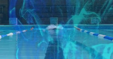 Havuz şeridindeki yüzücü, kelebek vuruşunu gösteren spor teknolojisini etkinleştiriyor. Sporcu, serbest stil, su, dinamik, yenilik, performans, hareket