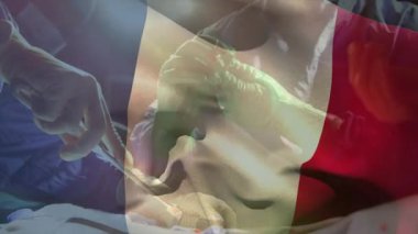 Şeffaf Fransız bayrağı ameliyatta soluyor, cerrah kesiği, doku çekilmesi asistanı. Tıbbi, sağlık, ameliyat, klinik, cerrahi, hassasiyet, takım çalışması