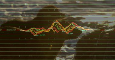Yüzen kunduz silueti gün batımında dalgalı suda yüzüyor, yeşil ızgara ve renkli dalga biçimleriyle. Denizci, su, dijital arayüz, veri görselleştirme, doğal manzara, sükunet, teknoloji