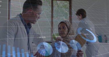 Klinikteki hastalarla, yeşil elma ve dijital grafiklerle ilgili danışmanlık yapıyorum. Tıp, sağlık, tanı, teknoloji, profesyonellik, sağlık, veri