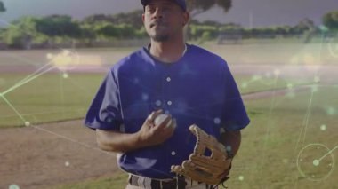 Sahadaki beyzbolcu atış talimine başlarken teknik birimler yörüngeyi gösteriyor. Sporcu, spor, aktivite, hareket, açık hava, antrenman, spor