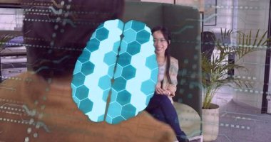 Beşik tutan ve teknik sorgulama sorularına cevap veren bir kadın. Beyin örtüşmesi ve nabzı atıyor. Şirket, iletişim, dijital, yenilik, modern, profesyonel, dostane