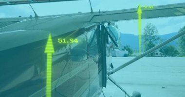 Tek motorlu, yüksek kanatlı uçak gövdesindeki veri okumalarını taramaya başladıktan sonra. Havacılık, teknoloji, analitik, uzay, mühendislik, ilerleme, kesinlik