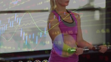 Spor meraklısı, halterleri seçiyor ve borsa grafiklerini izlerken bukleler yapıyor. Sağlık, güç, kararlılık, modern, kurumsal, üretkenlik, motivasyon