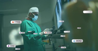 Cerrahlar konsoldaki sağlık taramalarını tarayıp çevrimiçi uyarılar gösteren izleyicileri güncellemeye başlıyor. Tıbbi, teknoloji, fütüristik, yenilik, sağlık, dijital, profesyonel