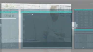 Kadın tıbbi yönetim belgeleri çeviriyor. Terminal kaplama kaydırma kodunu başlatıyor. Paneli güncelliyor. Teknoloji, sağlık, dijital, analiz, modern, profesyonel, çalışma alanı