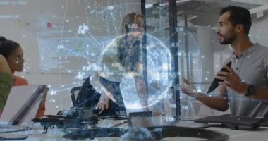 İş dünyası ekibi tasarımları holografik 3 boyutlu dünya olarak değerlendiriyor İHA 'nın üzerinde beliriyor ve ekip çalışmasını teşvik ediyor. İşbirliği, yenilik, takım çalışması, teknoloji, beyin fırtınası, dijital, modern