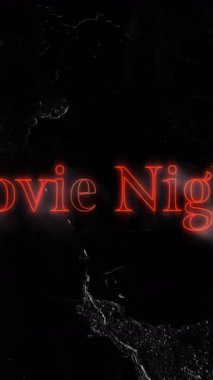 Siyah arkaplandaki film gecesi mesajlarının animasyonu. Sosyal medya, film ve dijital arayüz kavramı dijital olarak oluşturulmuş video.