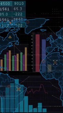 Finansal veri işleme animasyonu ve kara arkaplan üzerinde dünya haritası. Küresel finans, iş, bağlantılar, hesaplama ve veri işleme kavramı dijital olarak oluşturulmuş video.