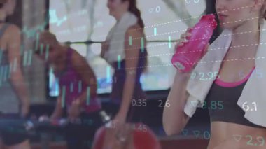 Çizelge performans verilerini gösterdiğinden, jimnastik katılımcısı bitiş takımı ve yakıt ikmali için içme suyu. Fitness, güçlendirme, motivasyon, atletik, sağlıklı, boş zaman, canlı