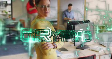 Finans ekibi ofis devrelerinin neon-yeşil CRYPTO unvanına dönüşeceğinden emin. İşbirliği, yenilik, teknoloji, dijital, takım çalışması, kurumsal, profesyonel