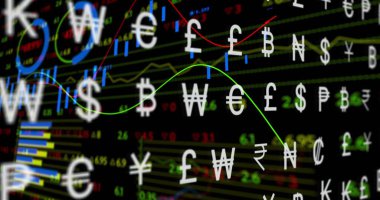 Ekranda yüzen para birimi sembolleri, renkli grafikler ve veriler gösteriliyor. Finans, teknoloji, veri görselleştirme, analitik, yatırım, dijital, kurumsal