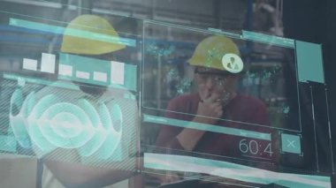 Şehir trafiğine karşı fabrikada tartışan iki erkek mühendisin veri işleme animasyonu. Bilgisayar arayüzü ve iş teknolojisi kavramı