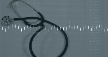 Hayati organları görselleştirirken çubukların nabız attığını ve şekil değiştirdiğini gösteren steteskop açılışı. Tıbbi, veri, teknoloji, tanı, sağlık, dijital, analiz