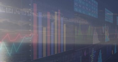 Güneş doğarken, çubuk grafikler ve şamdan segmentleriyle okyanusta süzülen dijital haritalar. Veri görselleştirme, finansal analiz, okyanus manzarası, modern tasarım, dijital arayüz, yatırım, teknoloji