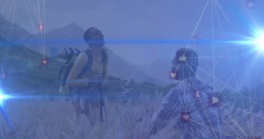 Sırt çantalı, dağların yanındaki çimlerde uyuyan bir kadın. Kablosuz internet ikonları. Macera, keşif, açık hava, yürüyüş, arkadaşlık, doğa, sağlık.