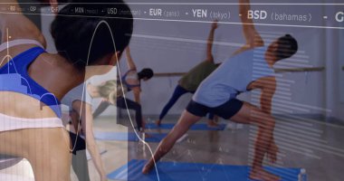 Altı yoga üyesi stüdyoda mavi minderlerle yan esneme hareketleri yapıyor, para birimi çizelgesi. Fitness, esneklik, farkındalık, sağlık, eğitim, meditasyon, hareket