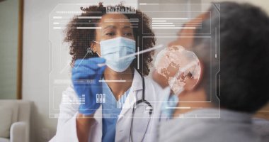 Kadın sıhhiyeci burun deliğini burun cerrahisi maskesiyle kapatıyor. Tıbbi, sağlık, tanı, klinik, profesyonel, sağlık, teknoloji