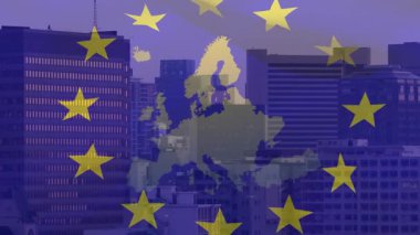 Günbatımının alacakaranlık siluetini gösteren bir sahne açılışı, birlik sembolizmini vurguluyor gibi görünen AB örtüsünü başlatıyor. Kentsel, ufuk çizgisi, alacakaranlık, modern, mimari, sembolizm, birlik