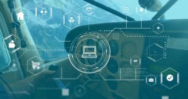 HUD simgelerini gösteren dağların üzerinden kokpit görüntüsü açılıyor ve uçuş verilerini görüntüleyerek geri çekiliyor. Havacılık, navigasyon, gösterge paneli, teknoloji, macera, keşif, modern