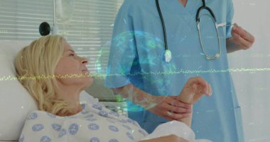 Hastane odasında steteskopla şırınga tutan mavi önlüklü hemşire. Tıbbi, sağlık, klinik, bakıcı, sağlık, muayene, profesyonel