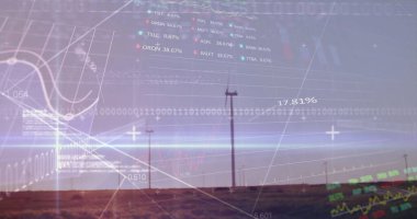 Merkezi elektrik direği alacakaranlıkta çift kaplama ve borsa saatleriyle kuru alanda duruyor. Kırsal, manzara, günbatımı, teknoloji, finans, veri, analitik