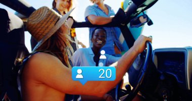 Dört arkadaştan oluşan bir grup, saman şapkalı, sahil otoyolu boyunca açık arazi aracında dolaşıyorlar. Macera, keşif, yoldaşlık, açık hava, eğlence, coşku, özgürlük.