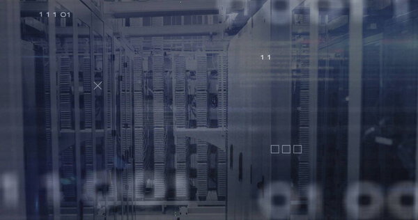 Светящиеся серверные стойки, выстилающие серверные проходы, с кабелями, мигающими светодиодными лампами и цифровым накладыванием. Технологии, центр обработки данных, кибербезопасность, цифровая, сетевая, футуристическая, инфраструктура