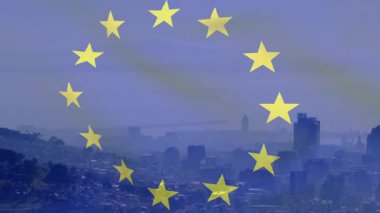 On iki AB yıldızından oluşan bir çemberin etrafında dönmeye başlarken, sisli şehir silueti üzerinde saat yönünde hareket ediyor ve birlik gösteriyor. Sembol, sadakat, uyum, diplomasi, ittifak, işbirliği, birlik