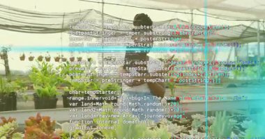 Çocuk teknisyenleri tıkırdatma tableti, kaydırma kaplamaları, biblo işaretleri ve bitki detayları. Bahçecilik, teknoloji, eğitim, bahçıvanlık, yenilik, sürdürülebilirlik, kentsel