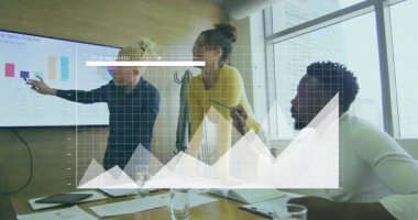 Takım gösterimi ve başlangıç grafiği kaplaması iş toplantısında artan çevrimiçi satışları gösteriyor. İşbirliği, takım çalışması, modern, kurumsal, analitik, sunum, veri