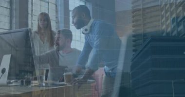 Raporları tartışan farklı iş arkadaşlarına karşı grafiklerin animasyonu ve binalar üzerinde değişen sayılar. Dijital bileşik, çoklu pozlama, iş, takım çalışması, ofis ve teknoloji konsepti.