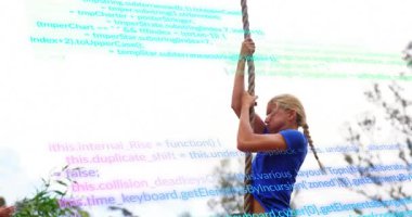 Takım arkadaşları alkışladıktan sonra tırmanan tırmanıcı, motivasyon, kod kaplaması uygunluk sorunu gösteriyor. Macera, takım çalışması, motivasyon, açık hava, atletizm, esneklik, dijital