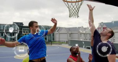 Nişancı çemberin altına sıçrayıp topu bırakıyor, yüzen eğitim simgelerini sahada aktifleştiriyor. Atletizm, sportmenlik, takım çalışması, dijital bütünleşme, kentsel çevre, dinamik, motivasyon