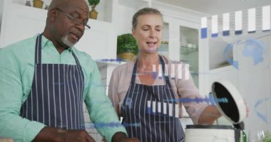 Sebze doğrayan bir adam ve elektrikli tencere kapağını kaldıran bir kadın, özel kullanım amaçlı yemek pişirmeye başlıyor. Aşçılık, işbirliği, modern, aşçılık, ev yapımı, dijital, aile