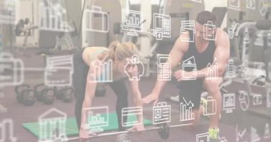 Paspasa basan, kalçasını sallayan ve spor hocası olarak halteri kaldıran bir kadın. Dayanıklılık eğitimi, kişisel antrenör, spor motivasyonu, halter, atletik kadın