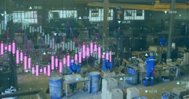 Oyuncu kadrosu kumu temizliyor, kalıpları düzleştiriyor ve çıktıları gösteren animasyon çizelgeleriyle istifliyor. Endüstriyel, takım çalışması, üretim, kesinlik, işçilik, üretkenlik, girişim