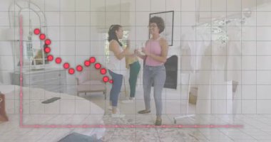 Arkadaşlar şampanya kadehleri getirip düğün kadehlerini kutlarken bir grup kadın bir araya geliyor. Kutlama, arkadaşlık, zarafet, neşe, kadınlık, cazibe, sosyalleşme