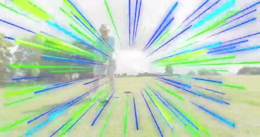 Golf sahasına adım atmak, golf sopası sallamak, spor enerji hatlarıyla top sürmek. Atletik, boş zaman, açık hava, dinamik, canlı, konsantrasyon, hareket