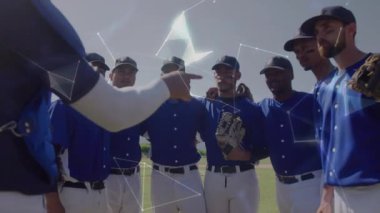 Koç, beyzbol takımına ağ hatlarını dönen dünyaya bağlayıp strateji göstermeleri için rehberlik ediyor. Takım, takım çalışması, bağlantı, dijital, yenilik, işbirliği, teknoloji