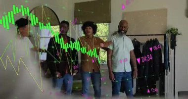 Arkadaşlar yeni gelenlerin dolaba girmesini bekliyorlar, tasma ve kravat askılarının yanında stil yapmak için. Gündelik, dostluk, tarz, iç mekan, birliktelik, modern, neşeli