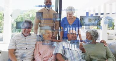 Bir saniye durakladıktan sonra altı yetişkin koltukta gülümserken yüzen teknoloji animasyonları çiziyor. İşbirliği, yenilik, iletişim, modern, dijital, topluluk, bağlantı